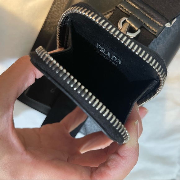 Authentic Prada leather envelope crossbody bag - Picture 5 of 16